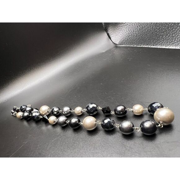 White House Black Market Beaded Necklace - Picture 4 of 6